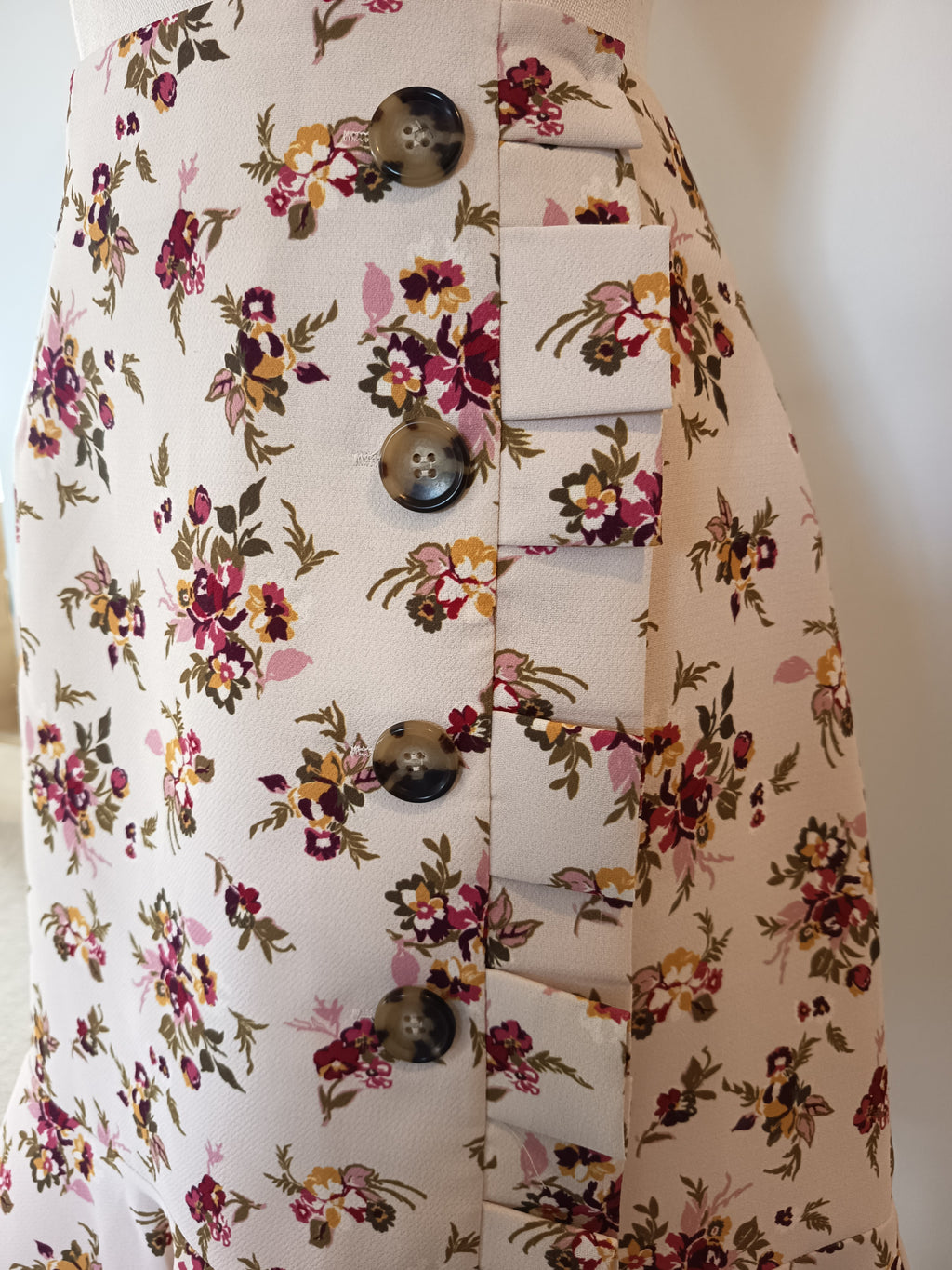 Cue Floral Mini Skirt (10)