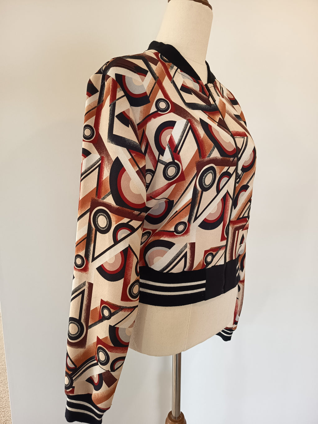 Cue Geometric Bomber (10)