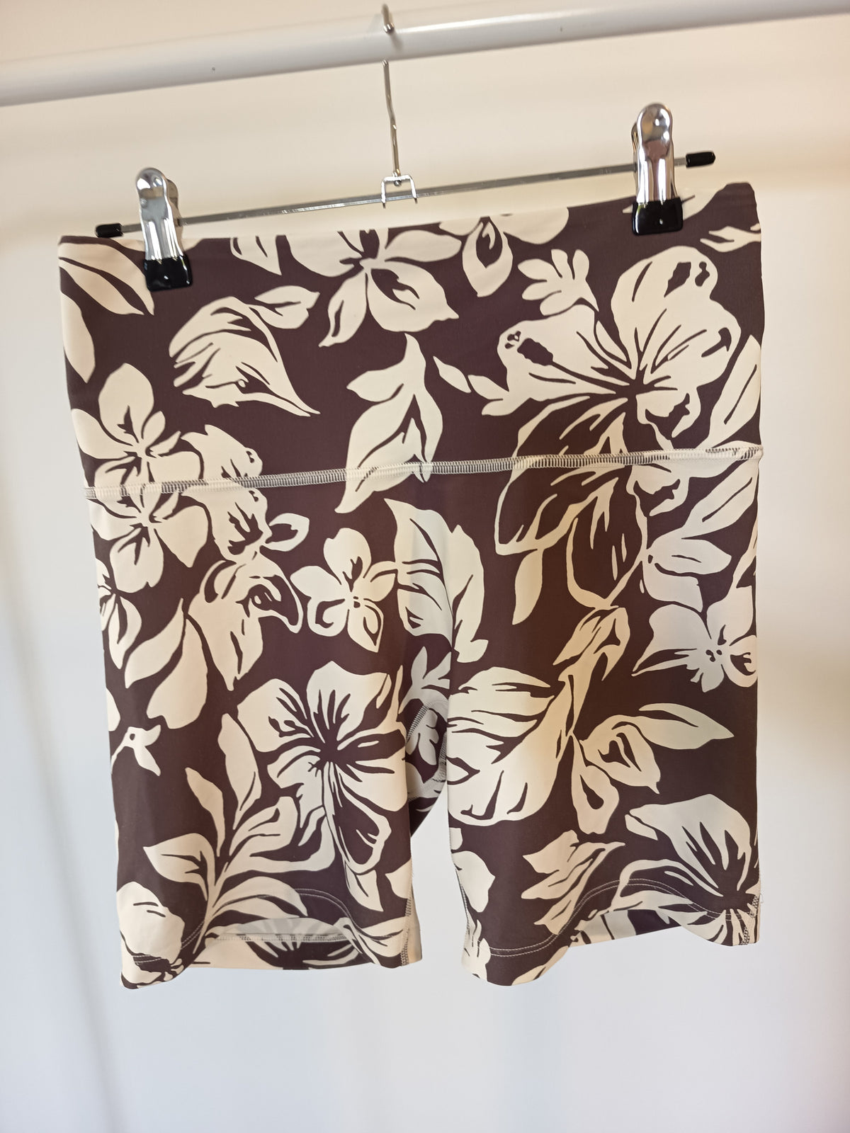Lorna Jane Hibiscus Hi-Fold No Ride Bike Shorts (M)