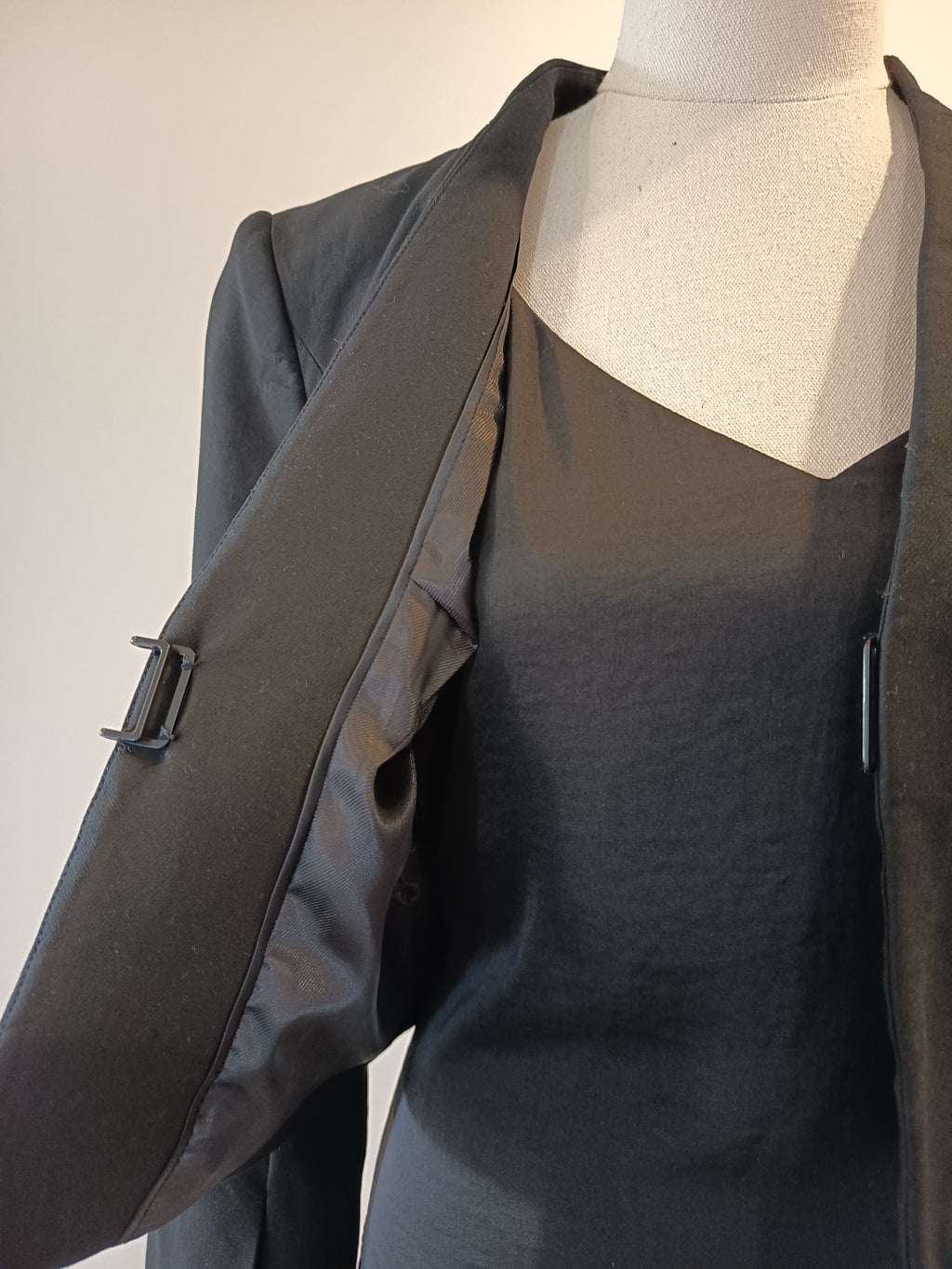 Cue Split Cuff Cropped Blazer