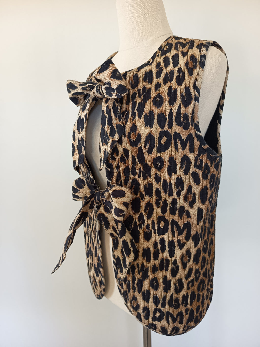 Damson Madder Tilly Leopard Gilet (10)