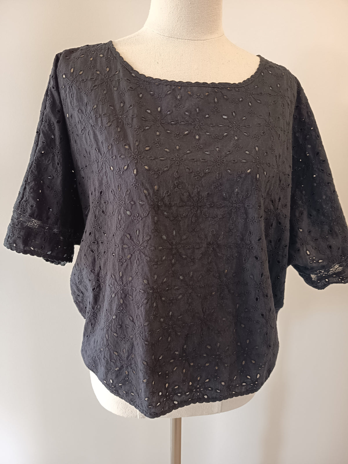 Max Embroidered Boxy Top