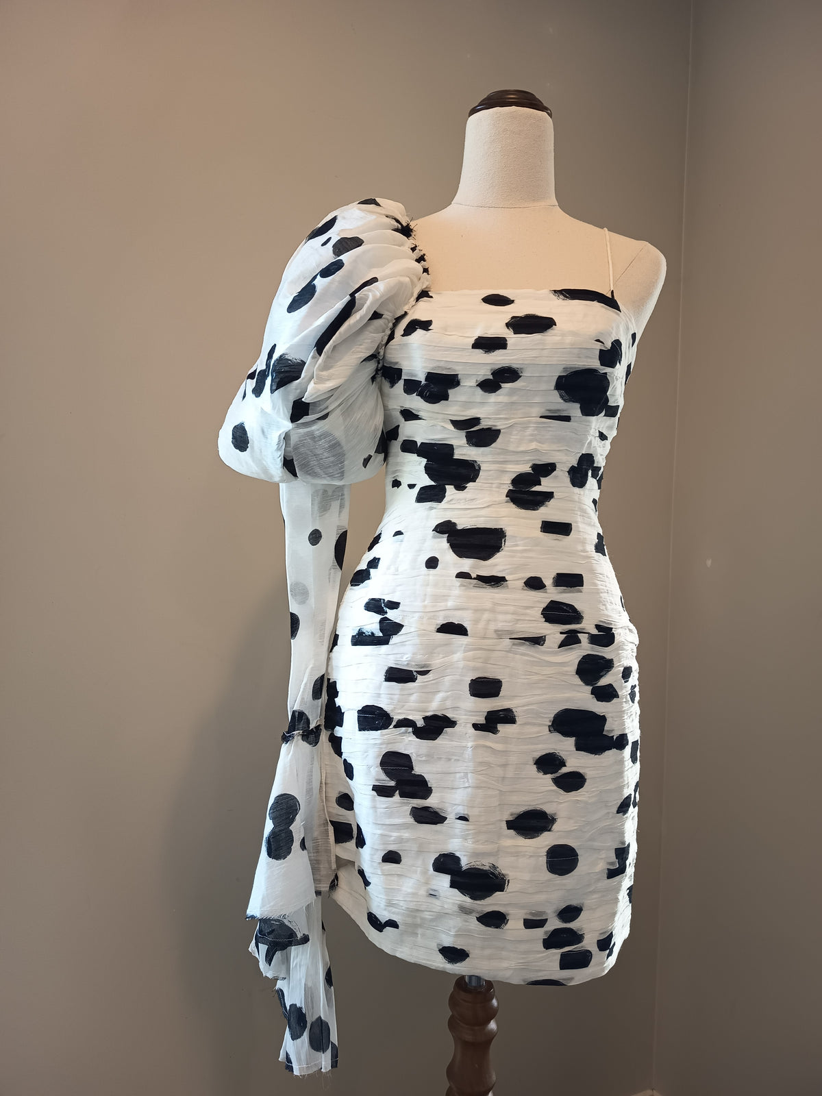 Aje Olearia Dress in Spanish Spot White (6)