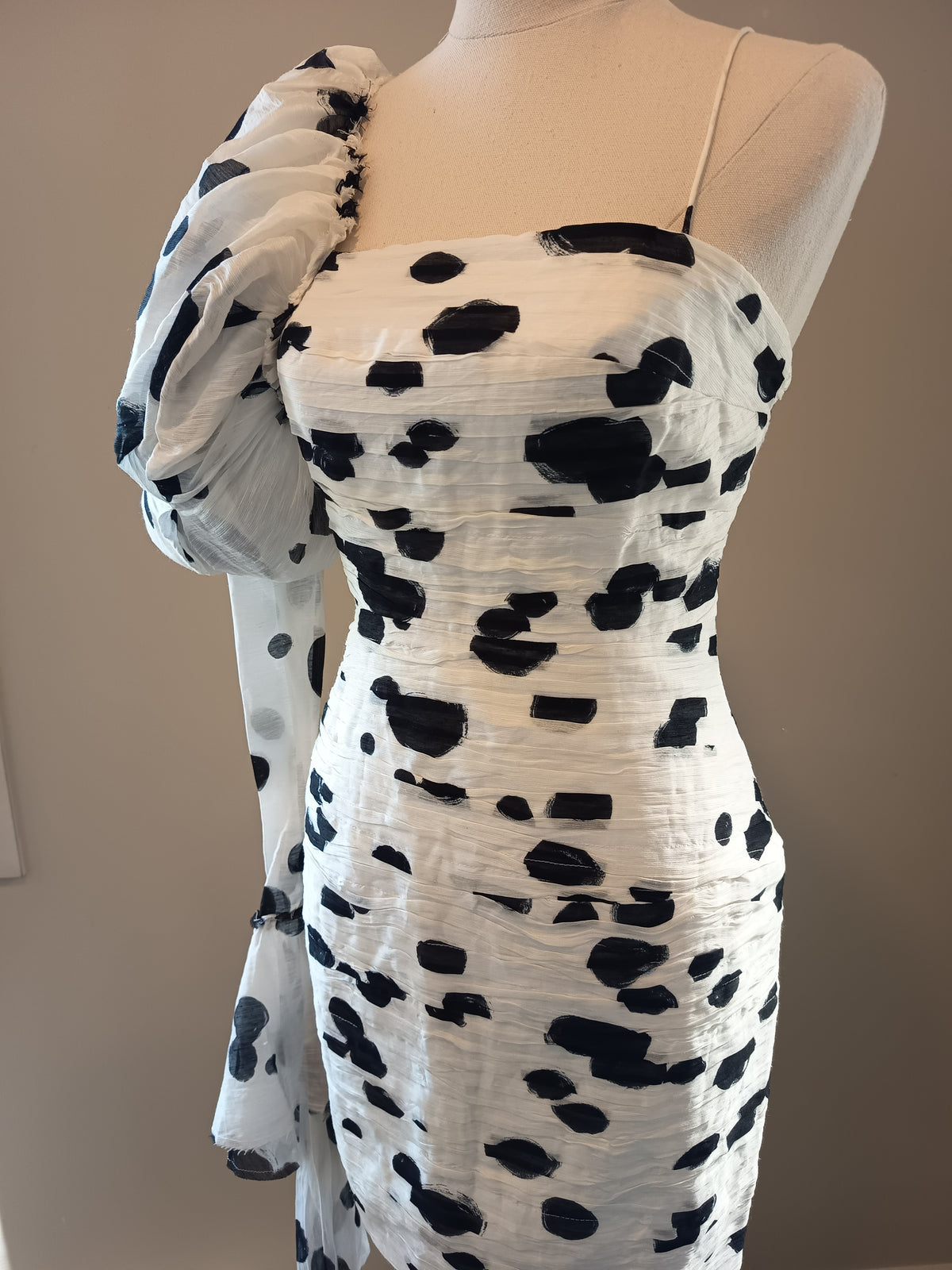 Aje Olearia Dress in Spanish Spot White (6)