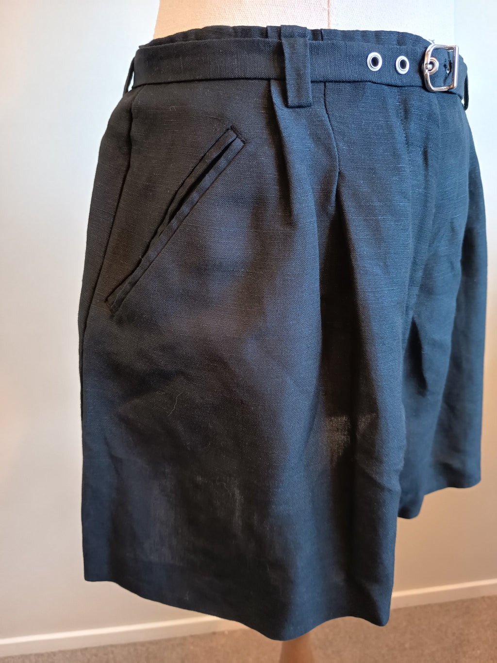 Cue Linen Blend Pleat Shorts