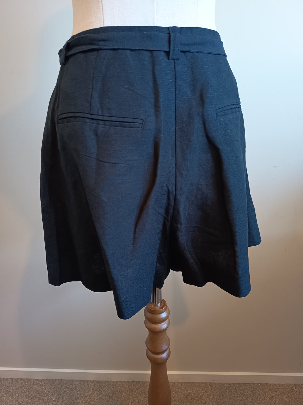 Cue Linen Blend Pleat Shorts