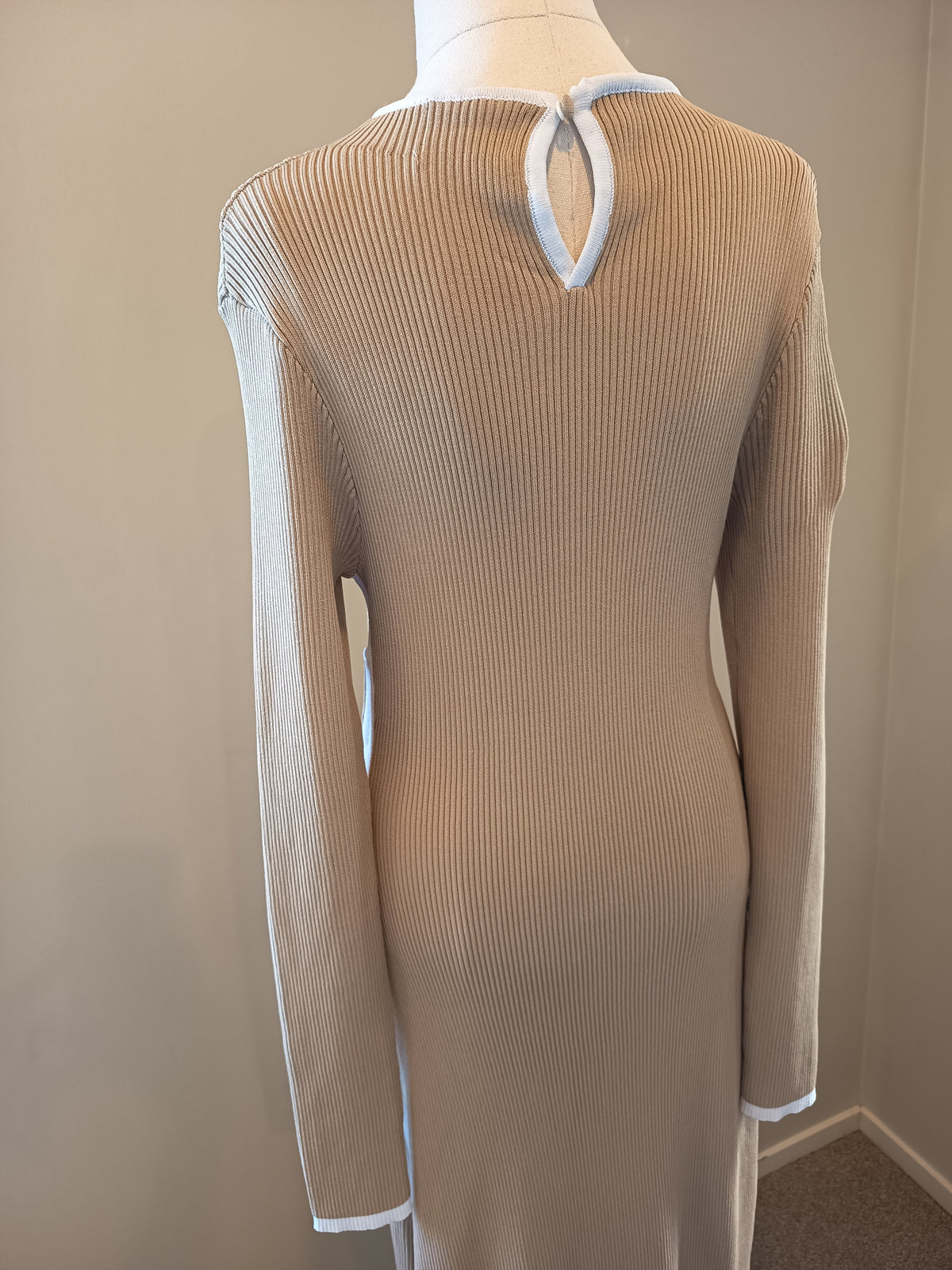 DISSH Binding Wheat Sleeved Knit Dress