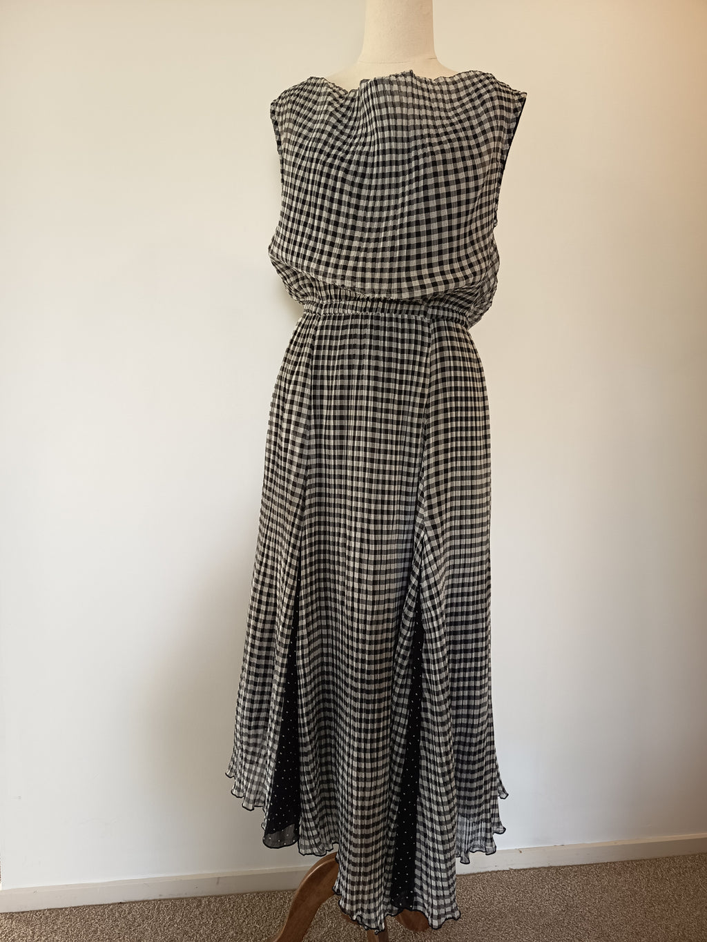 Cue Gingham Pleat Midi Dress (8)