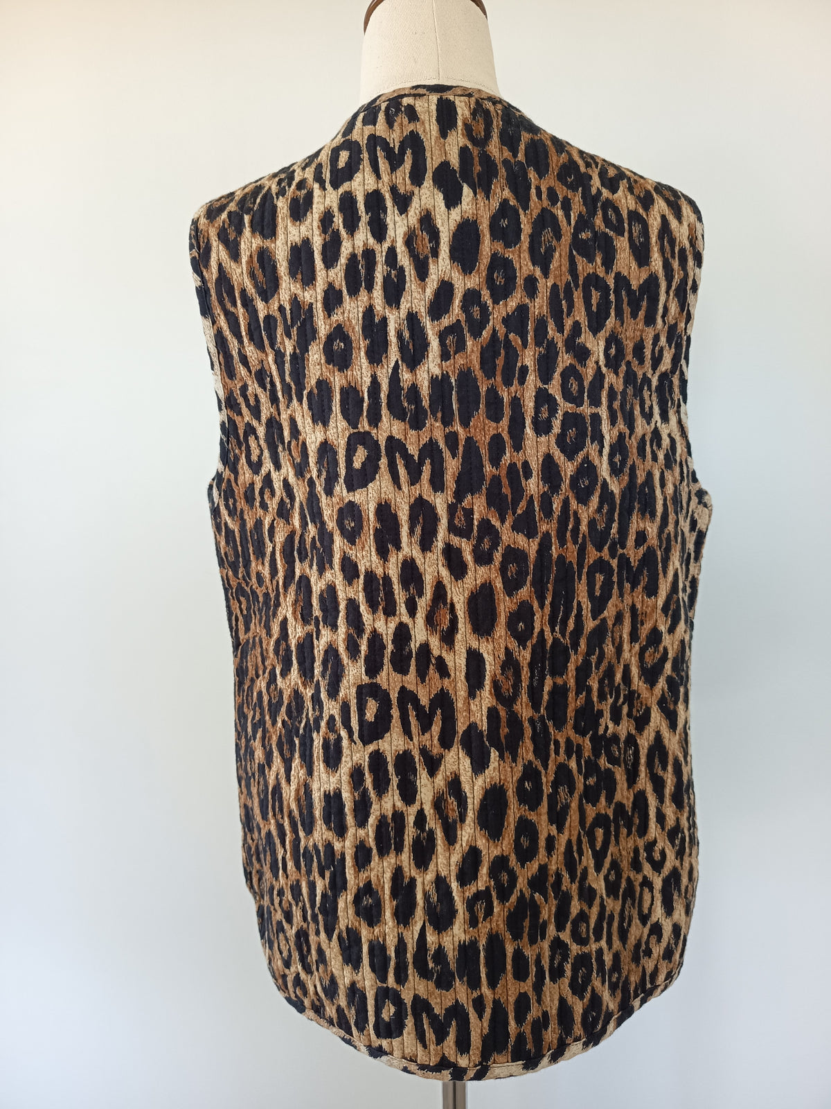 Damson Madder Tilly Leopard Gilet (10)