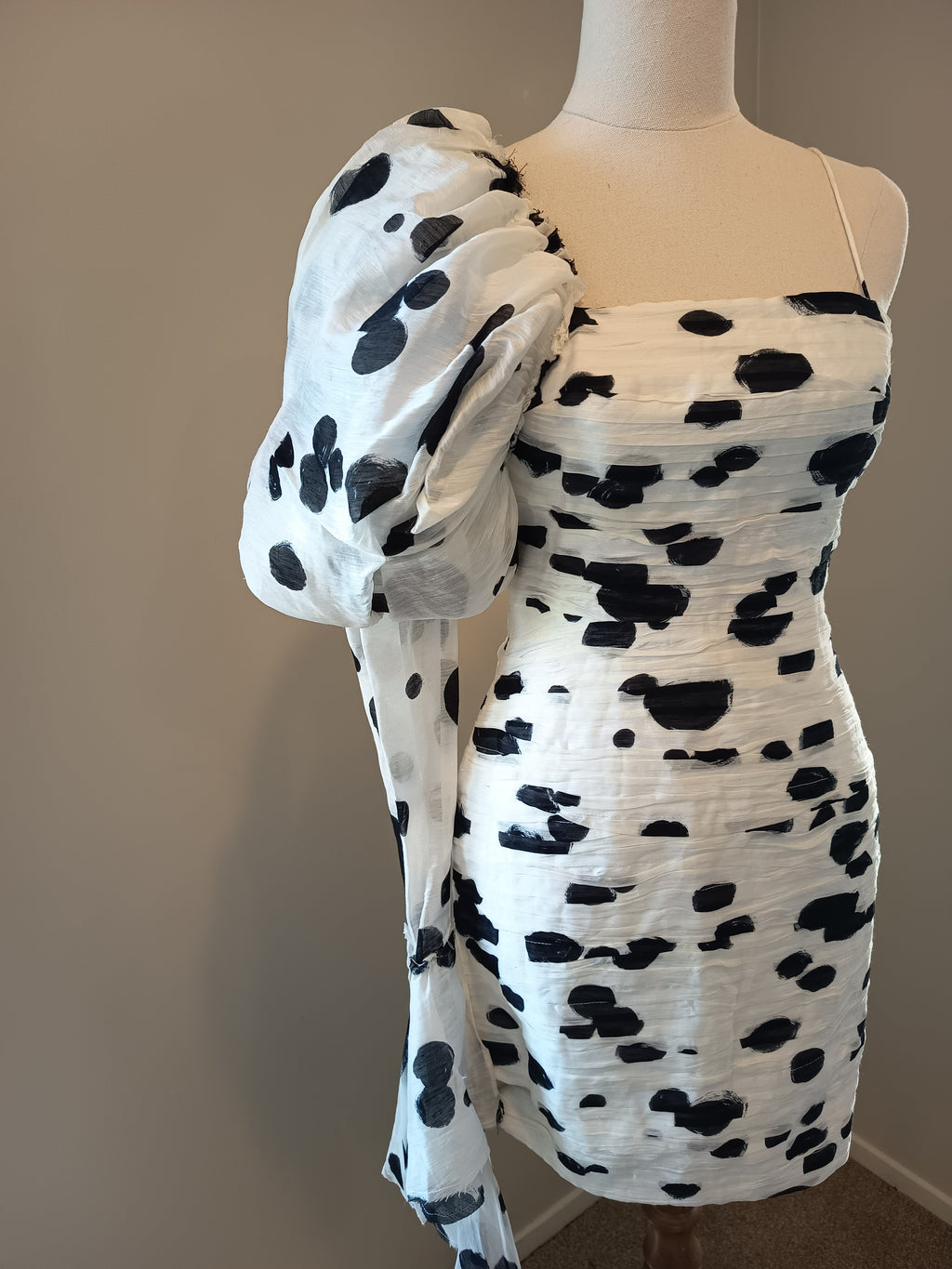 Aje Olearia Dress in Spanish Spot White (6)