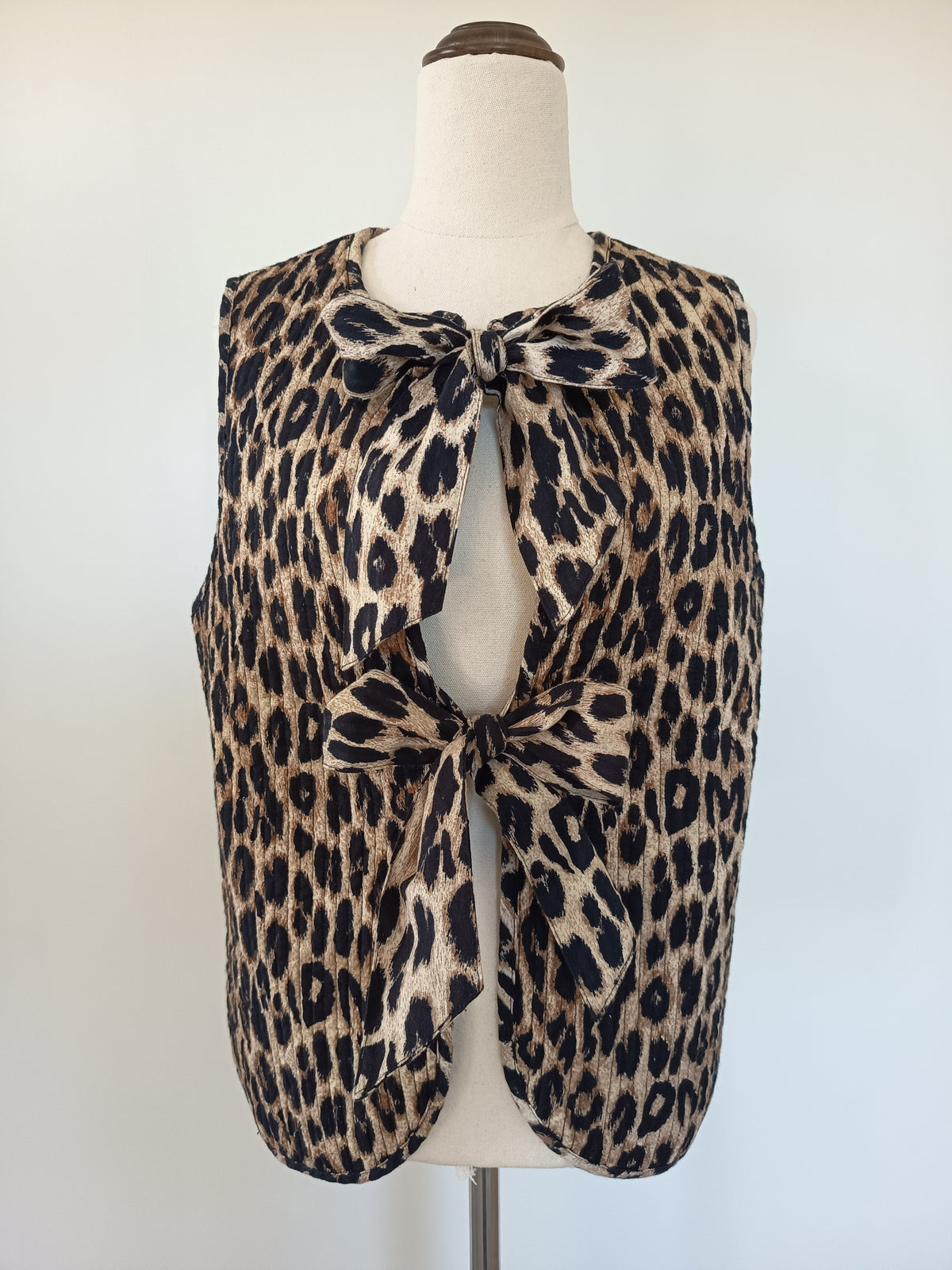 Damson Madder Tilly Leopard Gilet (10)