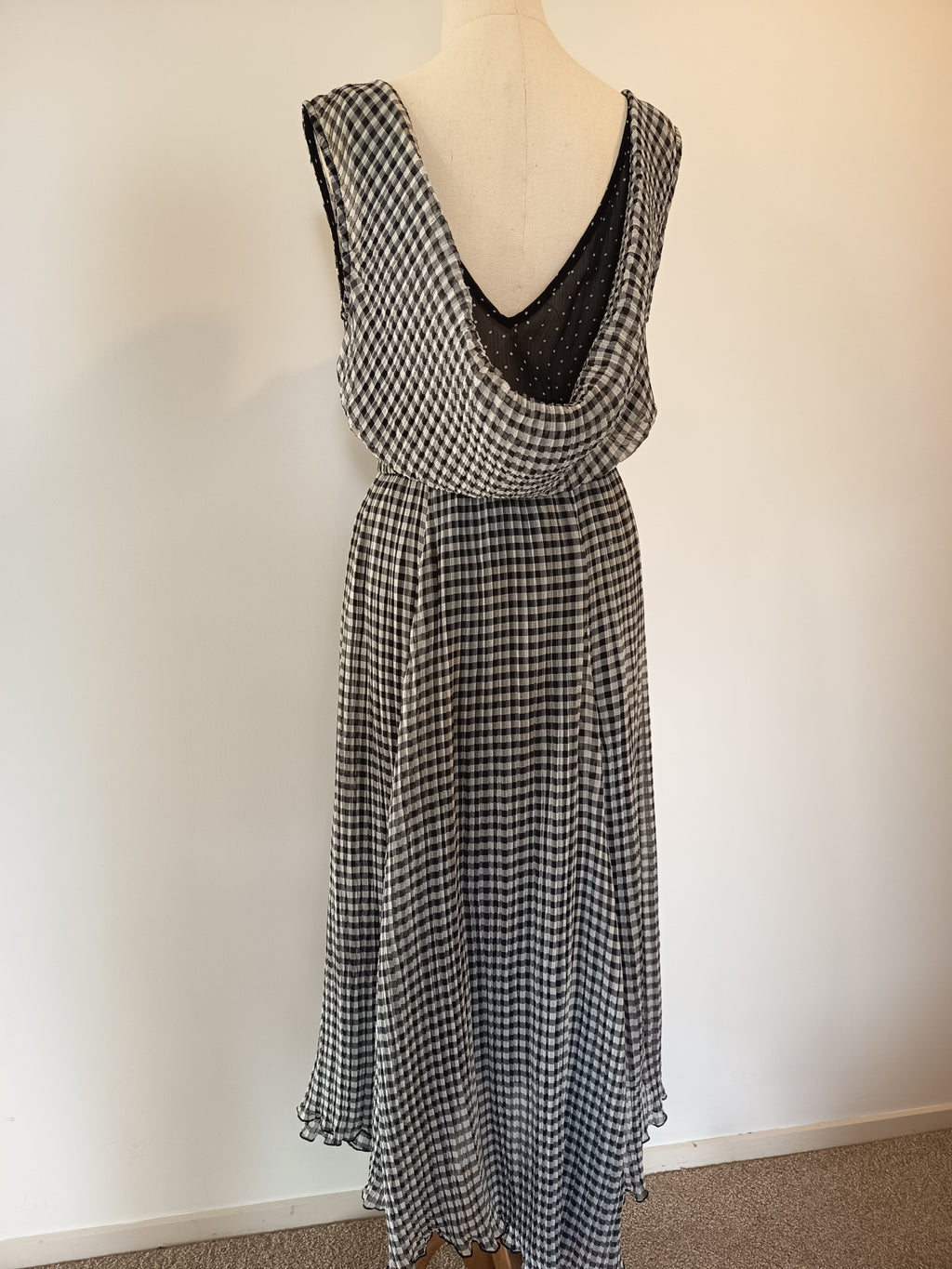 Cue Gingham Pleat Midi Dress (8)