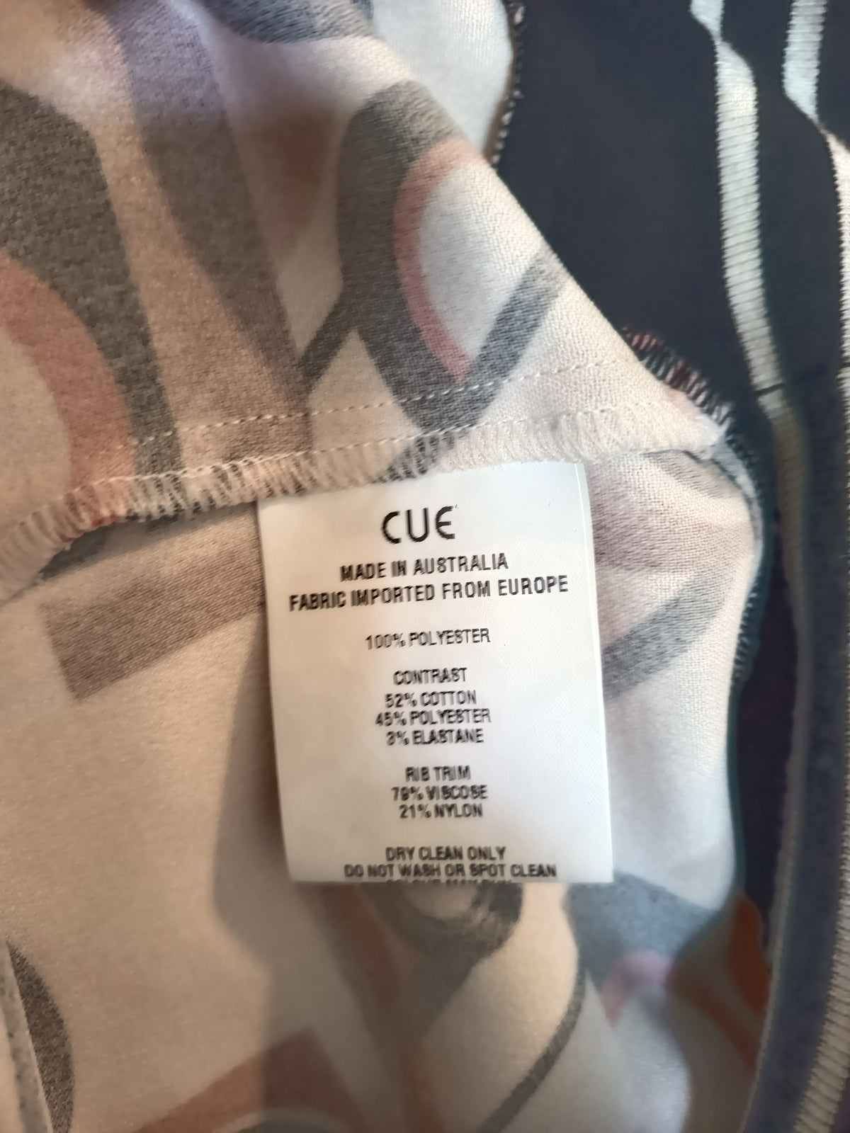 Cue Geometric Bomber (10)