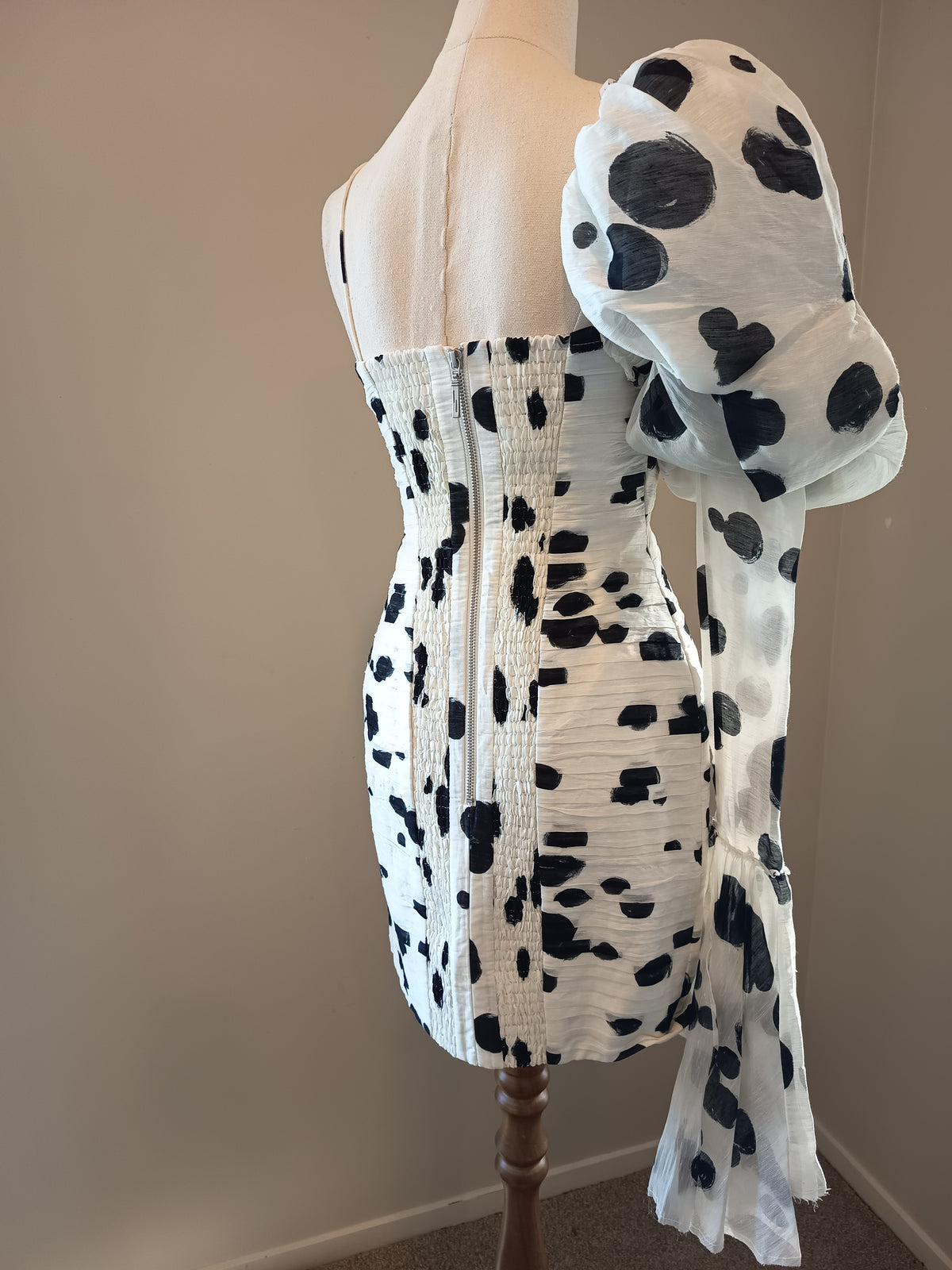 Aje Olearia Dress in Spanish Spot White (6)